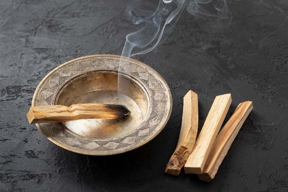 Incense Guide: When Does Each Herb’s Fragrance Help?