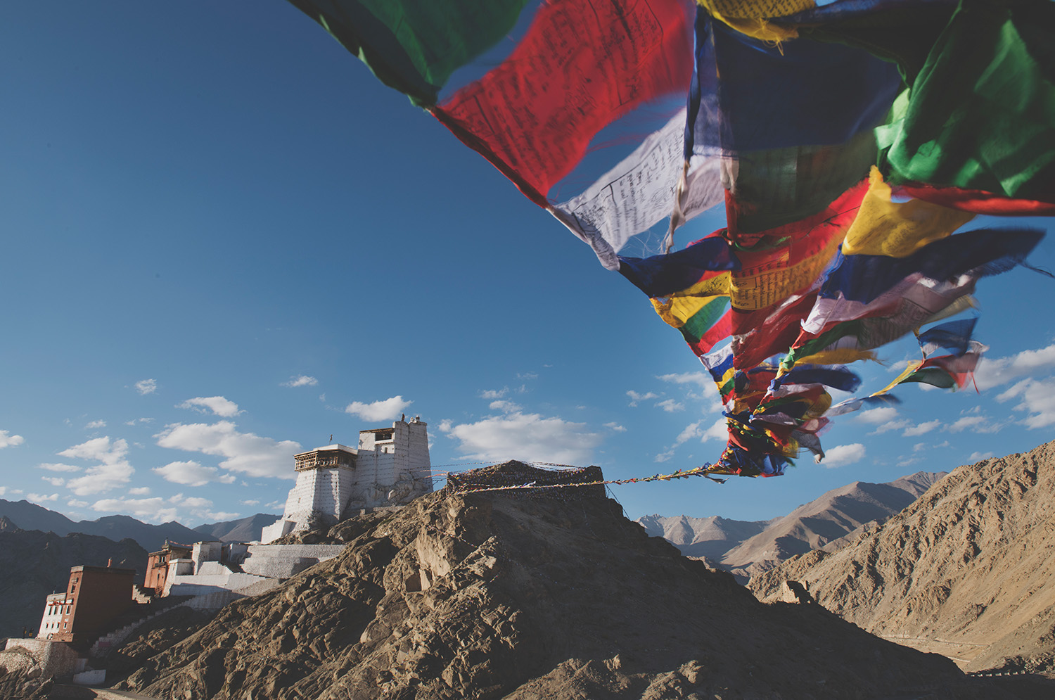 Tibeti Imazászlók: Spirituális Jelentőség és Kulturális Hagyományok