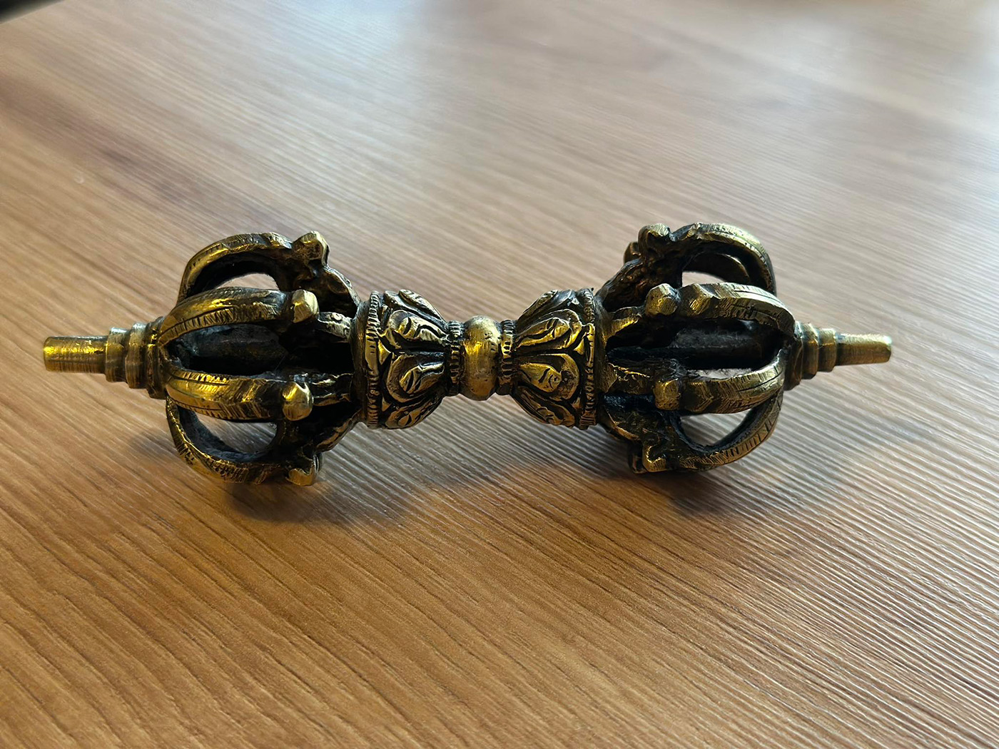 A Vadzsra Jelentése, Eredete és Szimbolikája: A Gyémánt Út Szimbóluma a Buddhizmusban